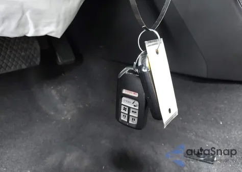 2018 Honda Clarity Plug-In Hybrid from USA, damaged, VIN JHMZC5F17JC008994